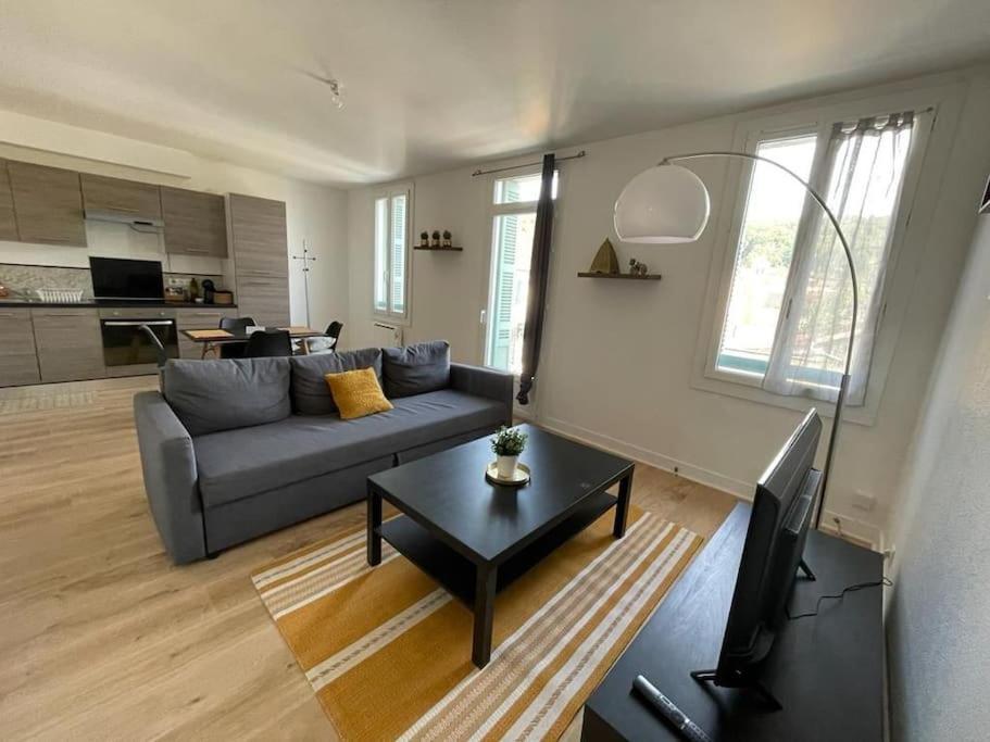 Appartement Avec Terrasse, Parking Gratuit Perigueux Luaran gambar